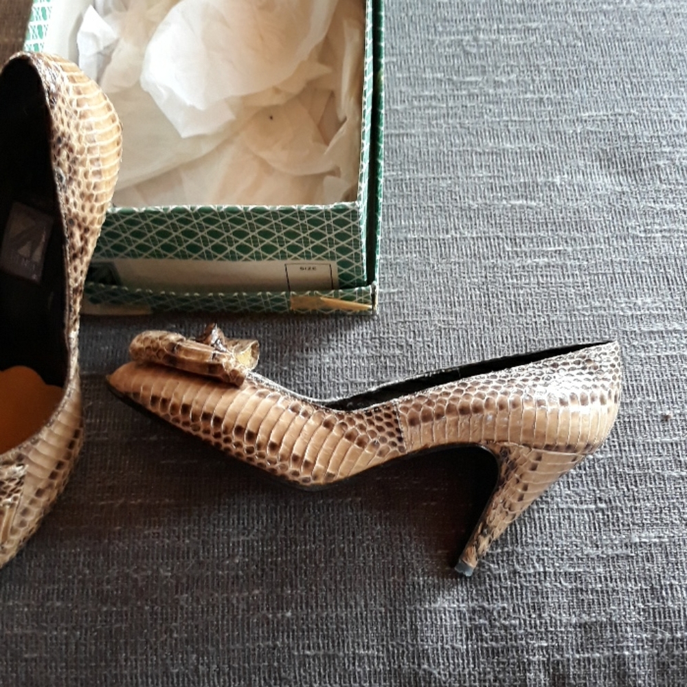 Heels - Picture 2 of 2